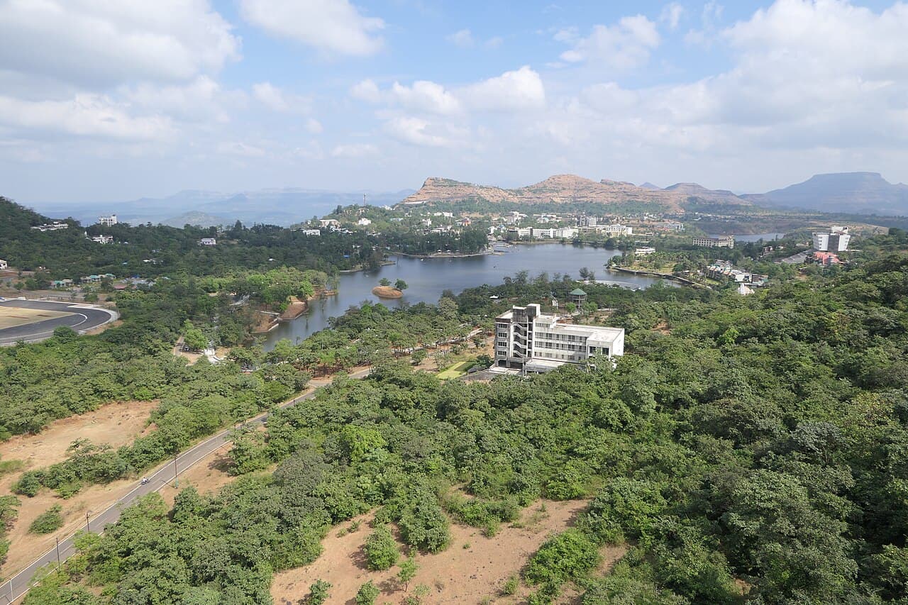 Saputara lake and town seen from the Pushpak ropeway